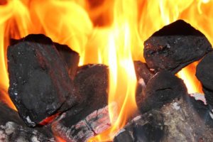 Legna da ardere sassari - Carbone-per-griglierie-e-barbicue